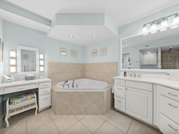 Sanibel Vacation Condo Sleeps Six Guests.